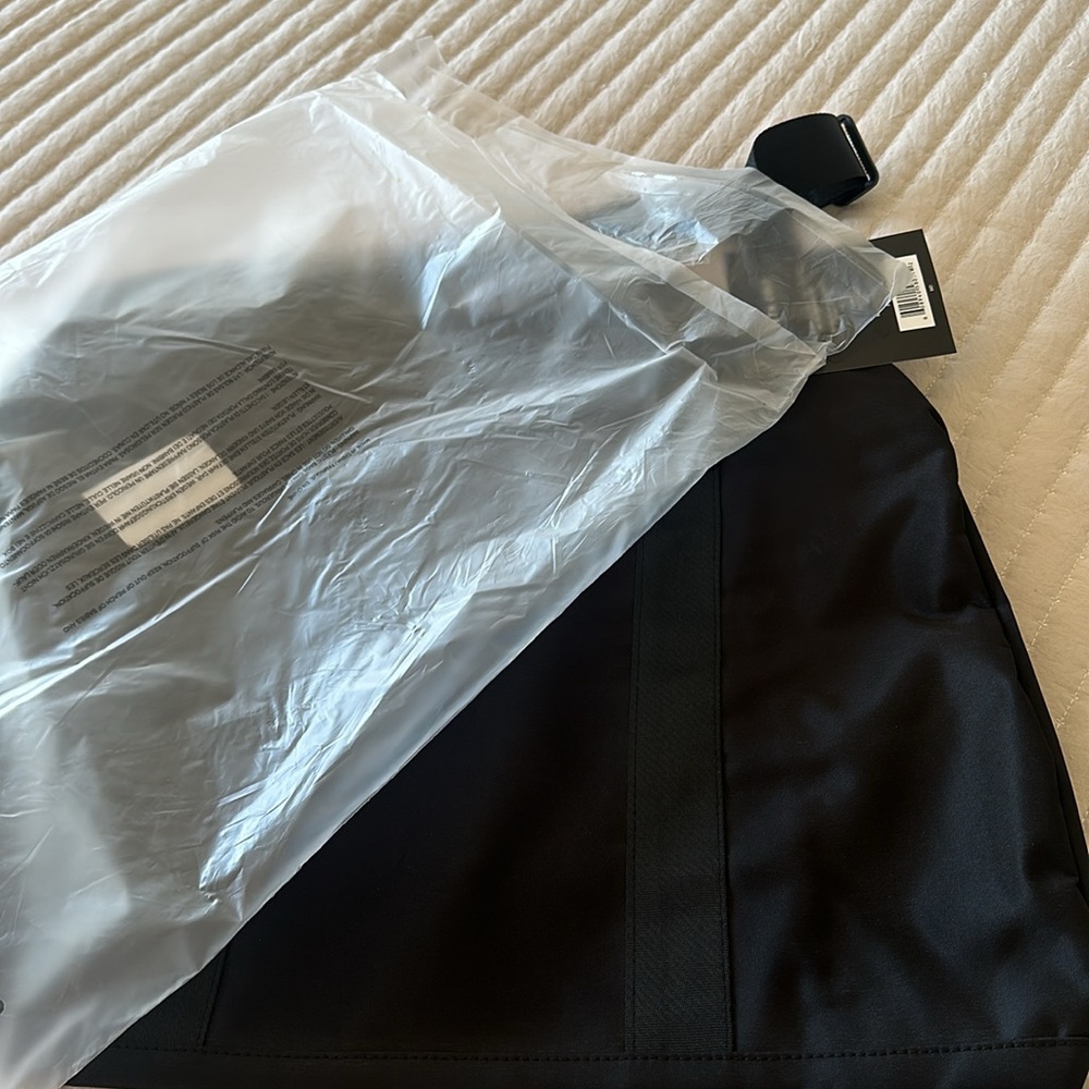 Brand new Kenneth Cole bag - Picture 5 of 5